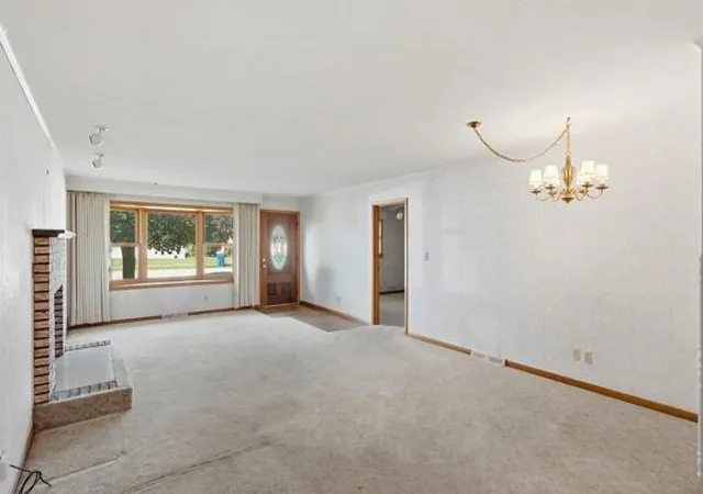 Photo 3 of Single family home for sale at 609 E Ash Pl, Griffith, IN 46319 | MLS# 845349 | Listing updated on 2026-09-15