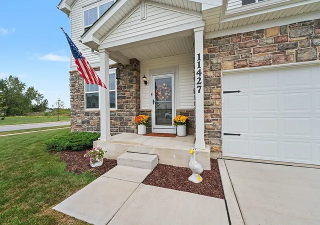 Photo 2 of Single family home for sale at 11427 Thomas St, Crown Point, IN 46307 | MLS# 845068 | Listing updated on 2026-09-10