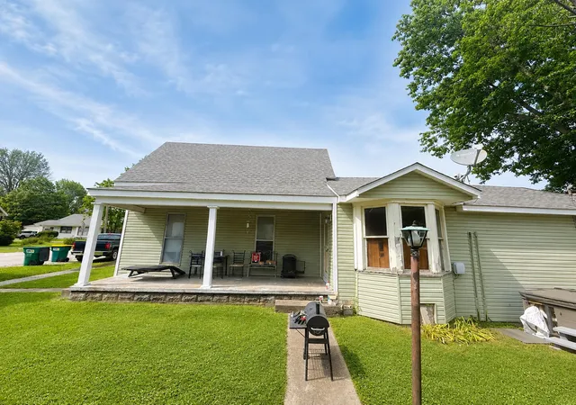 Single family home for sale at 4803 Ohio St, Clayton, IN 46118 | MLS# 845062