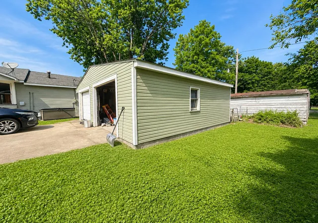 Photo 3 of Single family home for sale at 4803 Ohio St, Clayton, IN 46118 | MLS# 845062 | Listing updated on 2026-09-10
