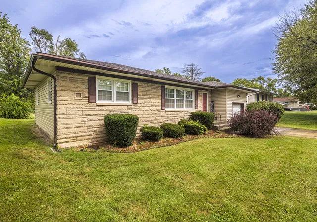 Photo 2 of Single family home for sale at 1900 W 58th Place, Merrillville, IN 46410 | MLS# 845119 | Listing updated on 2026-09-11