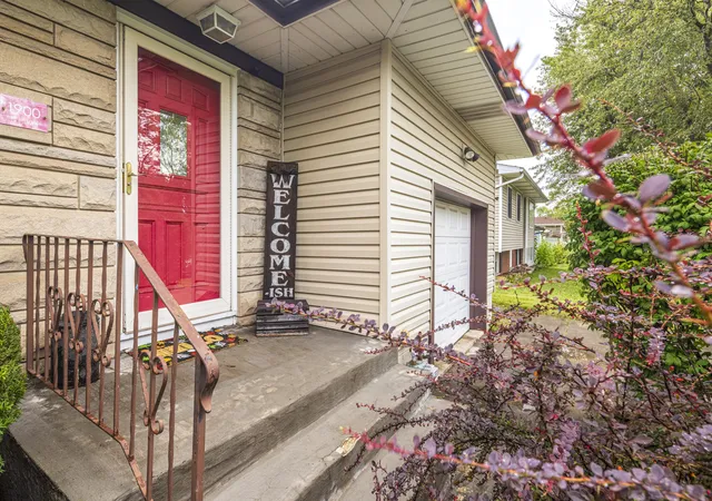 Photo 3 of Single family home for sale at 1900 W 58th Place, Merrillville, IN 46410 | MLS# 845119 | Listing updated on 2026-09-11
