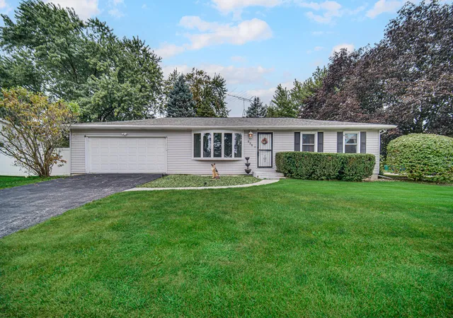 Photo 2 of Sale Pending at 628 Oxbow Rd, Valparaiso, IN 46385 | MLS# 845184 | Listing updated on 2026-09-15