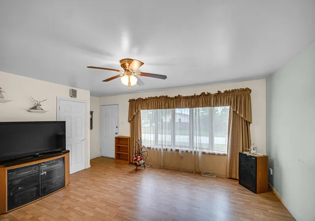 Photo 3 of Sale Pending at 628 Oxbow Rd, Valparaiso, IN 46385 | MLS# 845184 | Listing updated on 2026-09-15