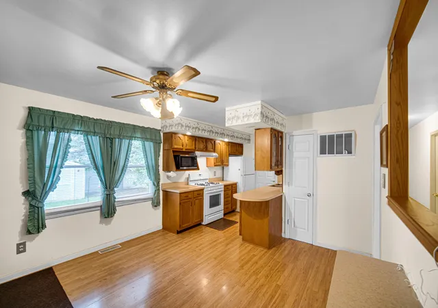 Photo 4 of Sale Pending at 628 Oxbow Rd, Valparaiso, IN 46385 | MLS# 845184 | Listing updated on 2026-09-15