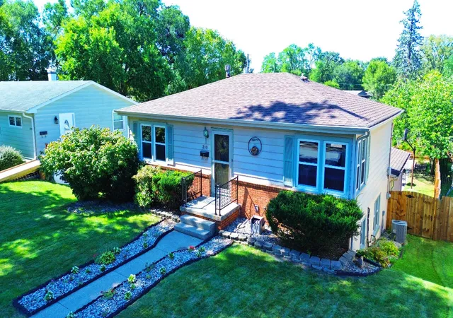 Photo 1 of Single family home for sale at 210 Michigan St, Chesterton, IN 46304 | MLS# 845124 | Listing updated on 2026-09-15