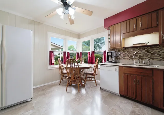 Photo 4 of Single family home for sale at 210 Michigan St, Chesterton, IN 46304 | MLS# 845124 | Listing updated on 2026-09-15