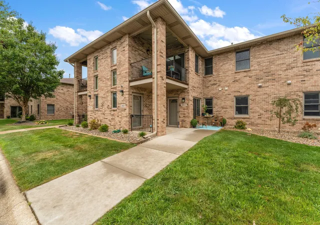 Condo for sale at 946 Elm Dr, Crown Point, IN 46307 | MLS# 845125