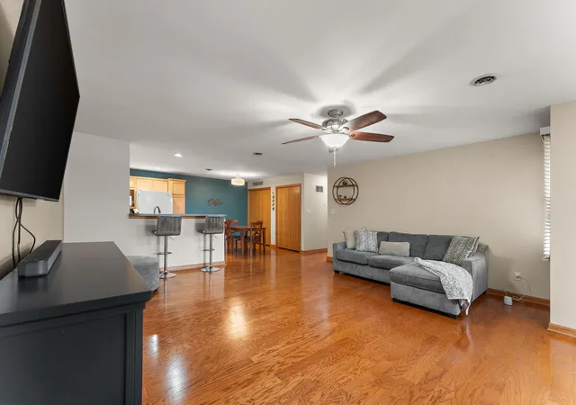 Photo 4 of Condo for sale at 946 Elm Dr, Crown Point, IN 46307 | MLS# 845125 | Listing updated on 2026-09-15