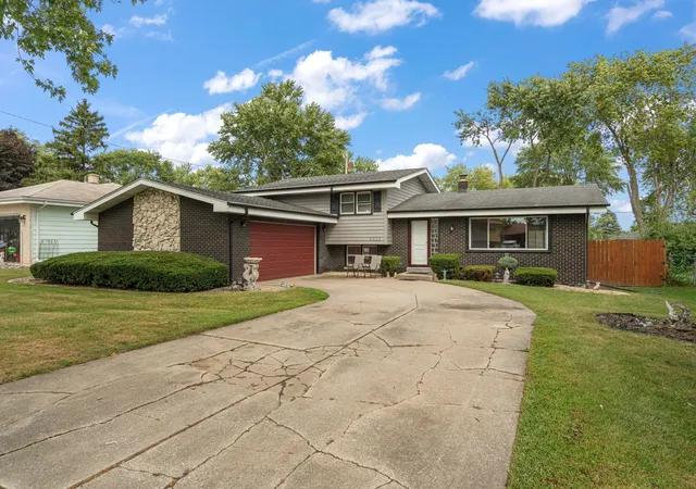 Photo 1 of Single family home for sale at 9523 Cleveland St, Crown Point, IN 46307 | MLS# 845140 | Listing updated on 2026-09-22