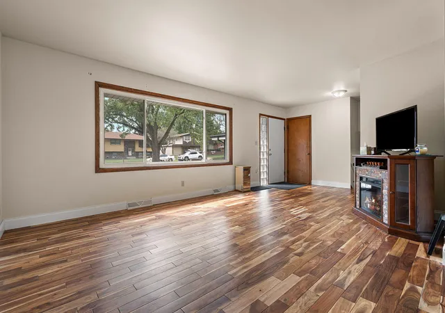 Photo 4 of Single family home for sale at 9523 Cleveland St, Crown Point, IN 46307 | MLS# 845140 | Listing updated on 2026-09-22
