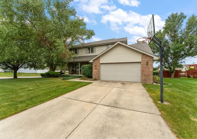 Photo 2 of Sale Pending at 160 Deertrail Dr, Dyer, IN 46311 | MLS# 845162 | Listing updated on 2026-09-15