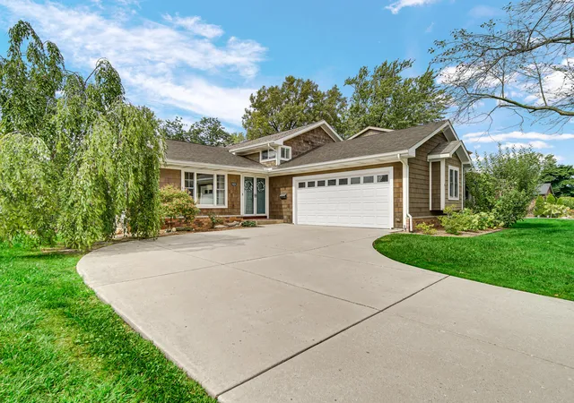 Photo 1 of Single family home for sale at 9424 Chestnut Ln, Munster, IN 46321 | MLS# 845169 | Listing updated on 2026-09-11
