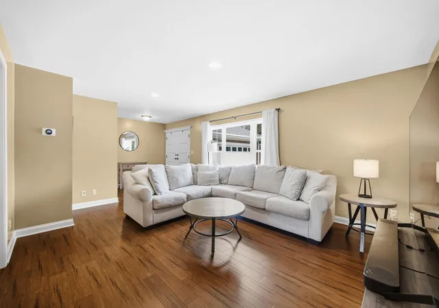 Photo 3 of Single family home for sale at 9424 Chestnut Ln, Munster, IN 46321 | MLS# 845169 | Listing updated on 2026-09-11