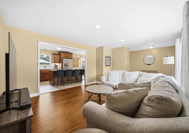 Photo 3 of Single family home for sale at 9424 Chestnut Ln, Munster, IN 46321 | MLS# 845169 | Listing updated on 2026-09-11