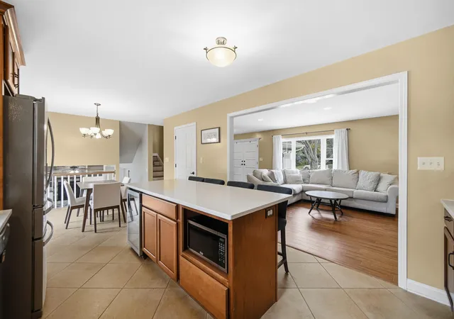Photo 4 of Single family home for sale at 9424 Chestnut Ln, Munster, IN 46321 | MLS# 845169 | Listing updated on 2026-09-11