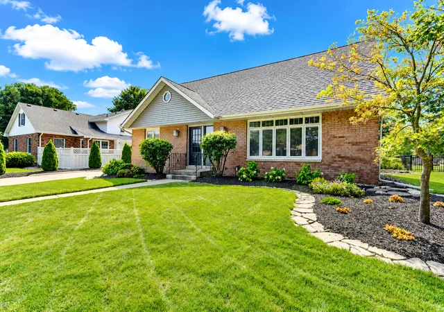 Photo 2 of Single family home for sale at 9036 Orchard Dr, Highland, IN 46322 | MLS# 845179 | Listing updated on 2026-09-11