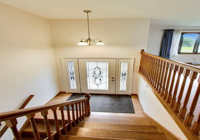 Photo 3 of Single family home for sale at 1138 Fran Lin Pkwy, Munster, IN 46321 | MLS# 845211 | Listing updated on 2026-09-12