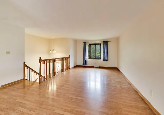 Photo 3 of Single family home for sale at 1138 Fran Lin Pkwy, Munster, IN 46321 | MLS# 845211 | Listing updated on 2026-09-12
