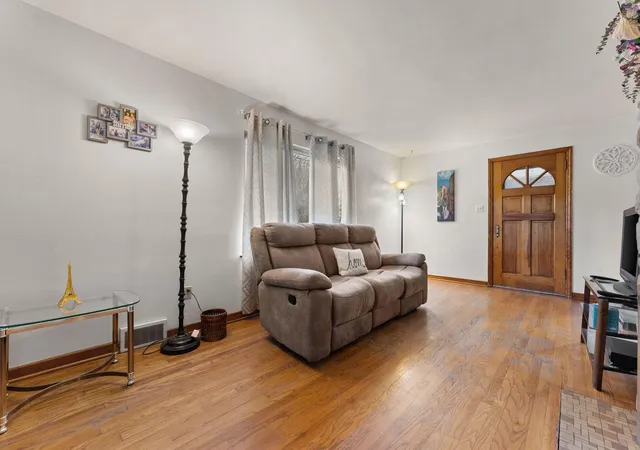 Photo 3 of Single family home for sale at 6435 Madison St, Merrillville, IN 46410 | MLS# 845205 | Listing updated on 2026-10-08