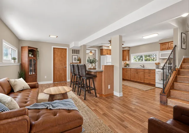 Photo 4 of Single family home for sale at 9517 Farmer Dr, Highland, IN 46322 | MLS# 845235 | Listing updated on 2026-09-13