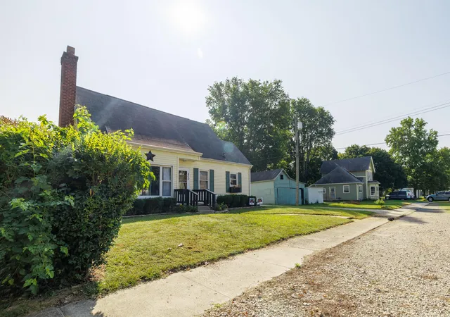 Photo 2 of Sale Pending at 405 N 2nd Street, Kentland, IN 47951 | MLS# 845265 | Listing updated on 2026-09-23