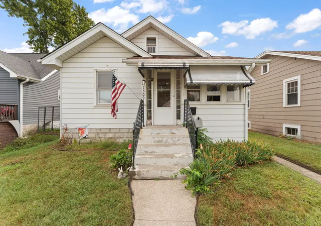 Photo 2 of Single family home for sale at 7509 Jackson Ave, Hammond, IN 46324 | MLS# 845312 | Listing updated on 2026-09-15