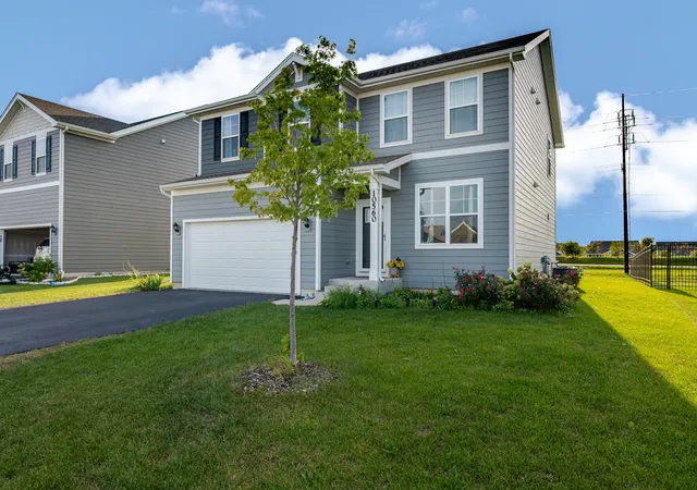 Photo 2 of Single family home for sale at 10560 Azalea Dr, Crown Point, IN 46307 | MLS# 845317 | Listing updated on 2026-09-15
