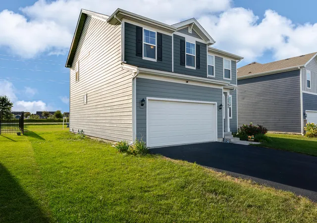 Photo 3 of Single family home for sale at 10560 Azalea Dr, Crown Point, IN 46307 | MLS# 845317 | Listing updated on 2026-09-15