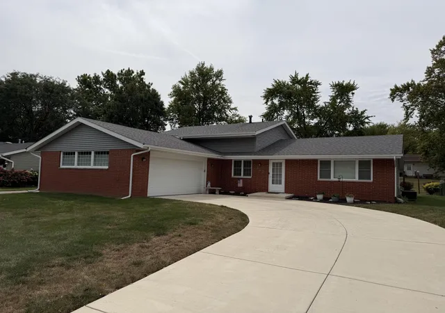 Photo 1 of Sale Pending at 323 Sherwood Dr, Crown Point, IN 46307 | MLS# 845318 | Listing updated on 2026-09-14