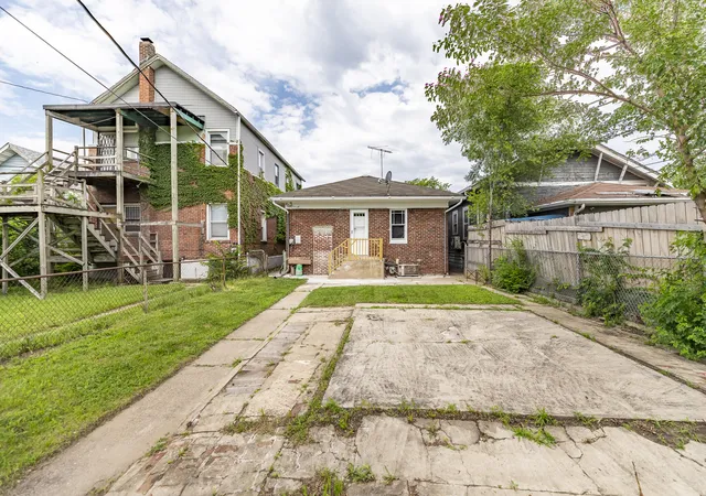 Photo 3 of Single family home for sale at 405 Marshall St, Gary, IN 46404 | MLS# 845316 | Listing updated on 2026-09-15