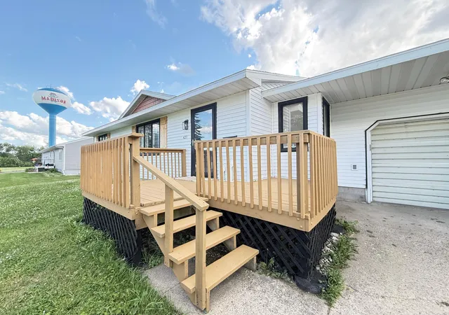 Photo 1 of Single family home for sale at 421 9th Ave, Madison, MN 56256 | MLS# 6780881 | Listing updated on 2026-09-12