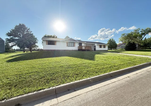 Photo 4 of Single family home for sale at 421 9Th Ave, Madison, MN 56256 | MLS# 6780881 | Listing updated on 2026-09-12
