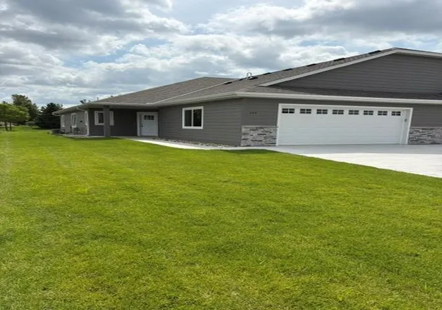 Photo 1 of Townhouse for sale at 254 Eau Claire Ave Se, Hutchinson, MN 55350 | MLS# 6784423 | Listing updated on 2026-09-10