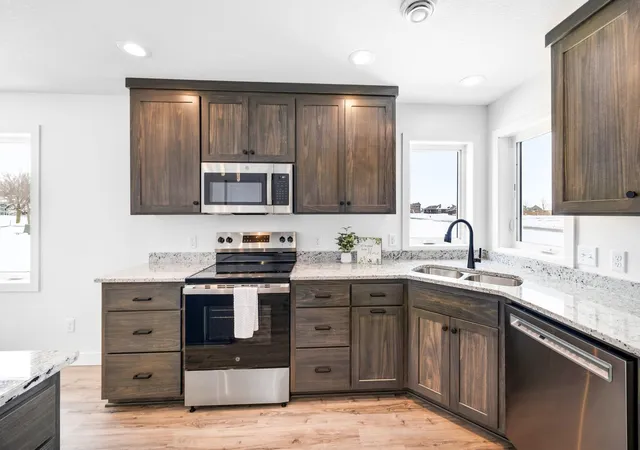 Photo 3 of Townhouse for sale at 254 Eau Claire Ave SE, Hutchinson, MN 55350 | MLS# 6784423 | Listing updated on 2026-09-10