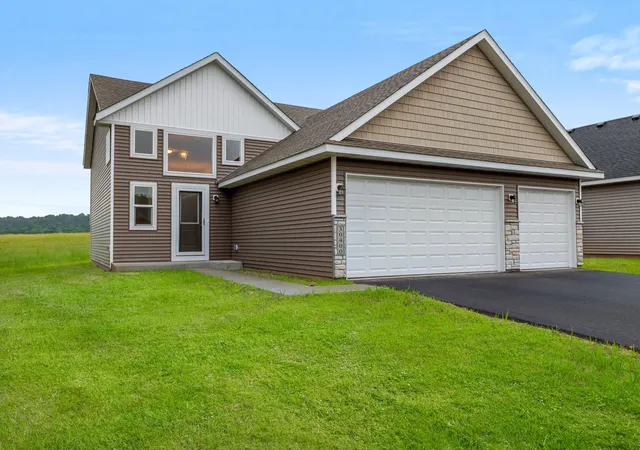Photo 2 of Single family home for sale at 337 Ridge Road, Le Sueur, MN 56058 | MLS# 6814912 | Listing updated on 2026-09-10