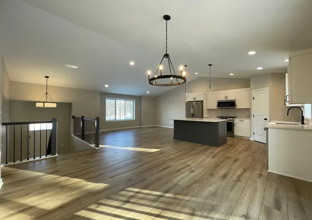 Photo 2 of Single family home for sale at 2141 Ponderosa Pl Sw, Rochester, MN 55902 | MLS# 6815186 | Listing updated on 2026-09-15