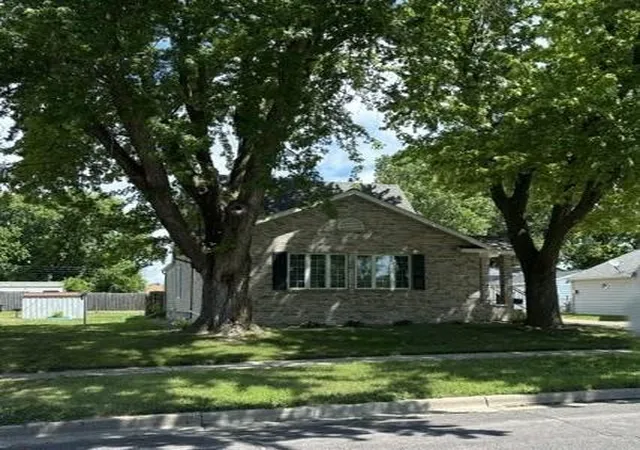 Photo 1 of Single family home for sale at 811 Tilden St, Fairmont, MN 56031 | MLS# 6822994 | Listing updated on 2026-09-10