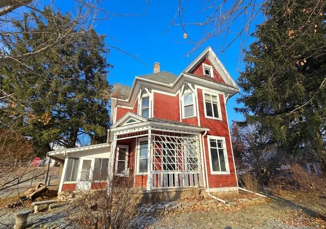 Photo 3 of Single family home for sale at 315 W Newburg Ave, Mabel, MN 55954 | MLS# 6824368 | Listing updated on 2026-09-15