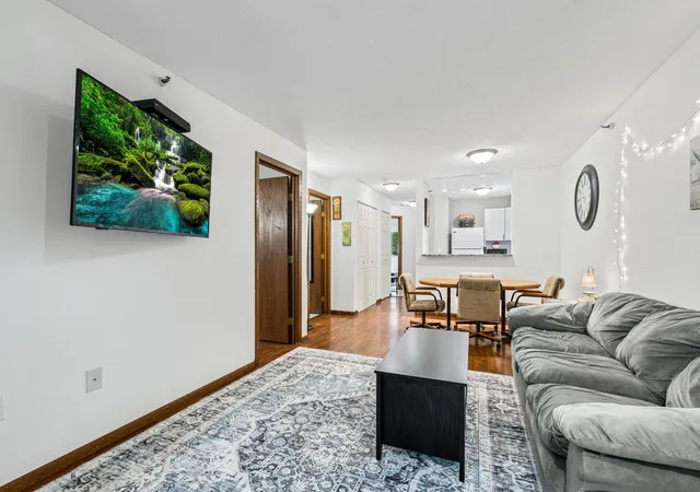 Listing Photo 4 - Condo for sale in building located at 7618 York Ave S, Edina, MN 55435 - Unit #1218