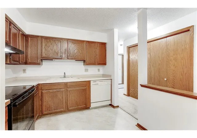 Photo 3 of Condo for sale at 1000 41st Avenue Ne #204, Minneapolis, MN 55421 | MLS# 7012628 | Listing updated on 2026-09-10