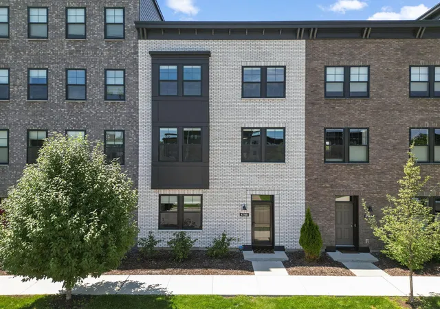 Photo 1 of Single family home for sale at 879 Woodlawn Ave #B, Saint Paul, MN 55116 | MLS# 7014620 | Listing updated on 2026-10-04