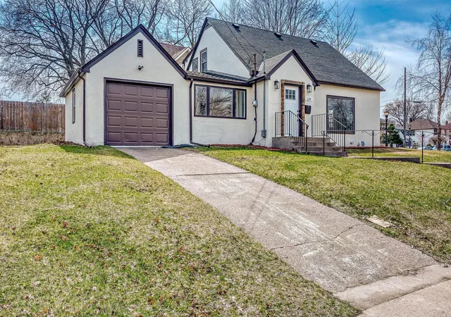 Photo 1 of Single family home for sale at 124 King St W, Saint Paul, MN 55107 | MLS# 7015040 | Listing updated on 2026-09-15