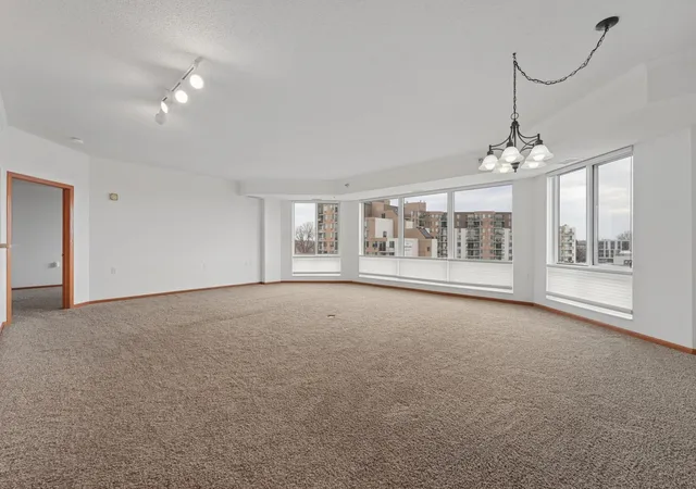 Listing Photo 4 - Condo for sale in building located at 6600 Lyndale Ave S, Richfield, MN 55423 - Unit #402