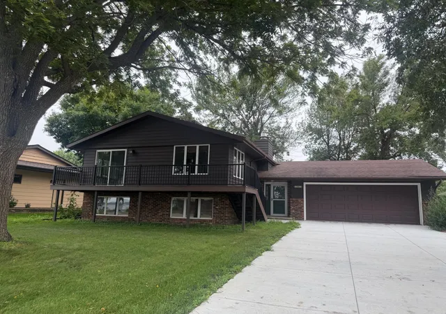 Photo 1 of Single family home for sale at 1961 S Shore Dr, Worthington, MN 56187 | MLS# 7023121 | Listing updated on 2026-09-15