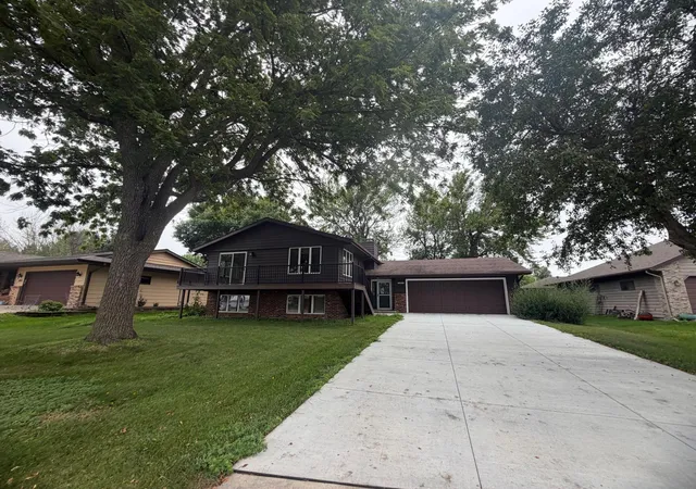 Photo 3 of Single family home for sale at 1961 S Shore Dr, Worthington, MN 56187 | MLS# 7023121 | Listing updated on 2026-09-15