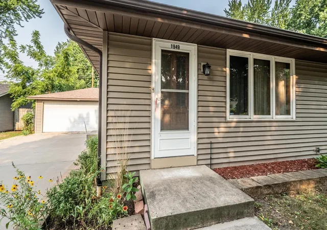 Photo 4 of Single family home for sale at 1949 Barry Dr, Newport, MN 55055 | MLS# 7038907 | Listing updated on 2026-09-24