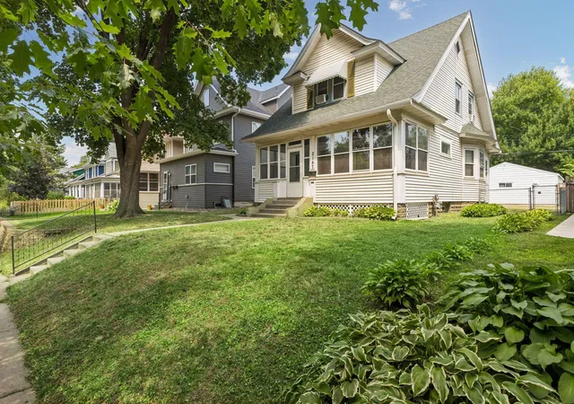 Photo 2 of Sale Pending at 2147 Dayton Ave, Saint Paul, MN 55104 | MLS# 7039430 | Listing updated on 2026-09-21