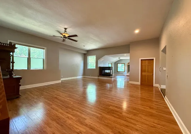 Photo 4 of Sale Pending at 1907 S Shore Dr, Albert Lea, MN 56007 | MLS# 7042294 | Listing updated on 2026-09-10