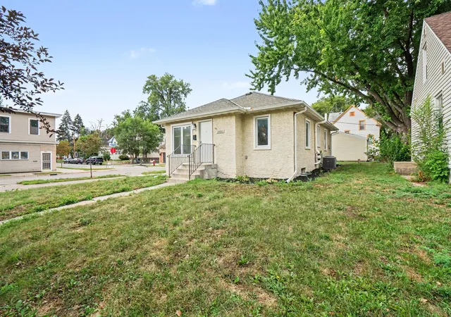 Photo 2 of Single family home for sale at 2601 Girard Ave N, Minneapolis, MN 55411 | MLS# 7043355 | Listing updated on 2026-09-14